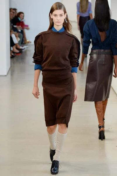 Look 32